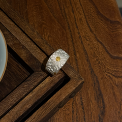 Gilded Daisy Ring